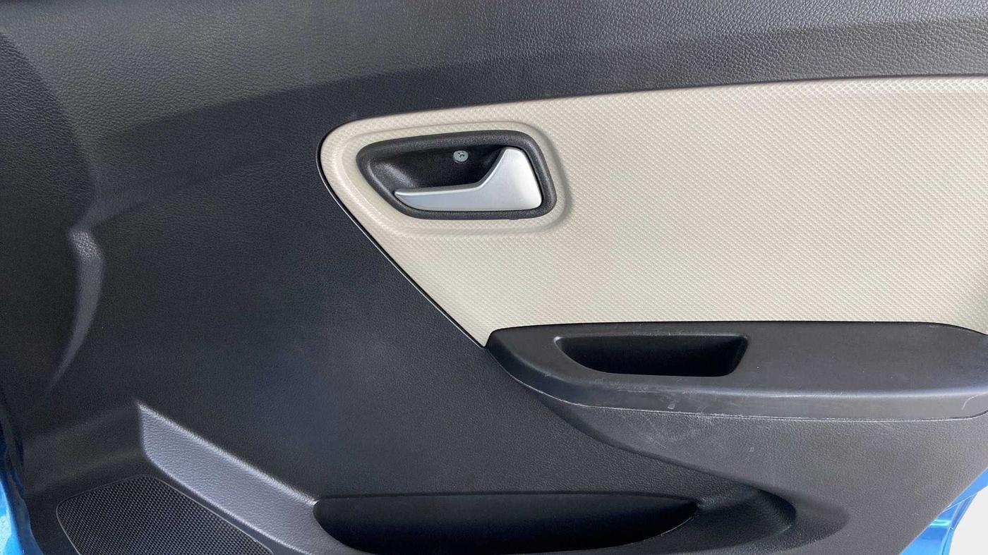 2020 Maruti Alto VXI, Petrol, Manual, 17,556 km, Driver Side Door Panels Control