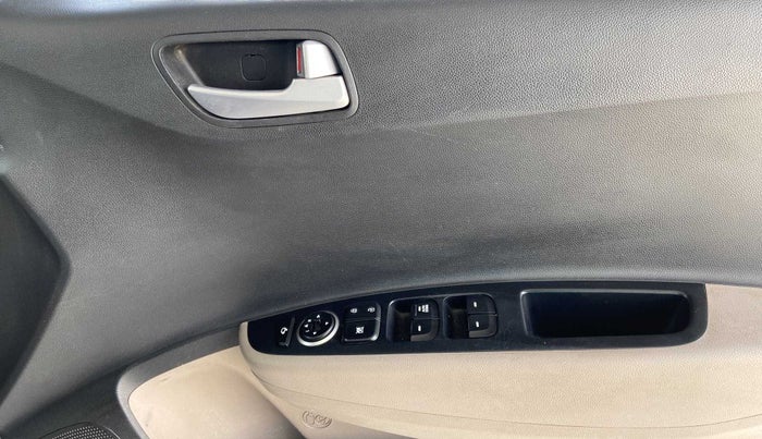 2019 Hyundai Grand i10 SPORTZ AT 1.2 KAPPA VTVT, Petrol, Automatic, 75,771 km, Driver Side Door Panels Control
