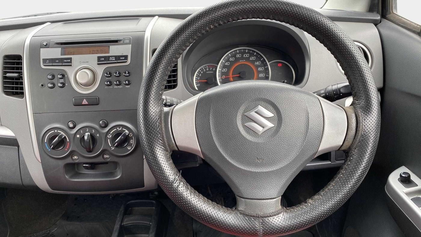 2012 Maruti Wagon R 1.0 VXI, Petrol, Manual, 96,900 km, Steering Wheel Close Up