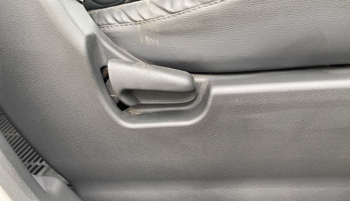 2012 Maruti Wagon R 1.0 LXI, CNG, Manual, 59,618 km, Driver Side Adjustment Panel