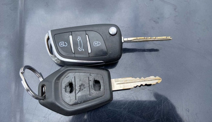 2016 Mahindra TUV300 T8, Diesel, Manual, 83,263 km, Key Close Up