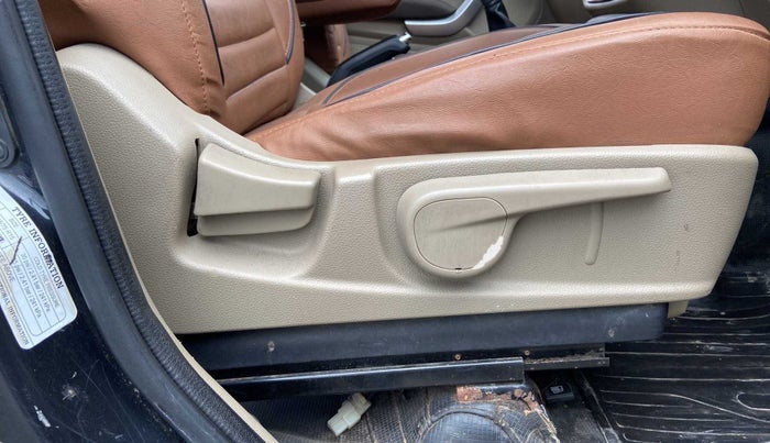 2016 Mahindra TUV300 T8, Diesel, Manual, 83,263 km, Driver Side Adjustment Panel