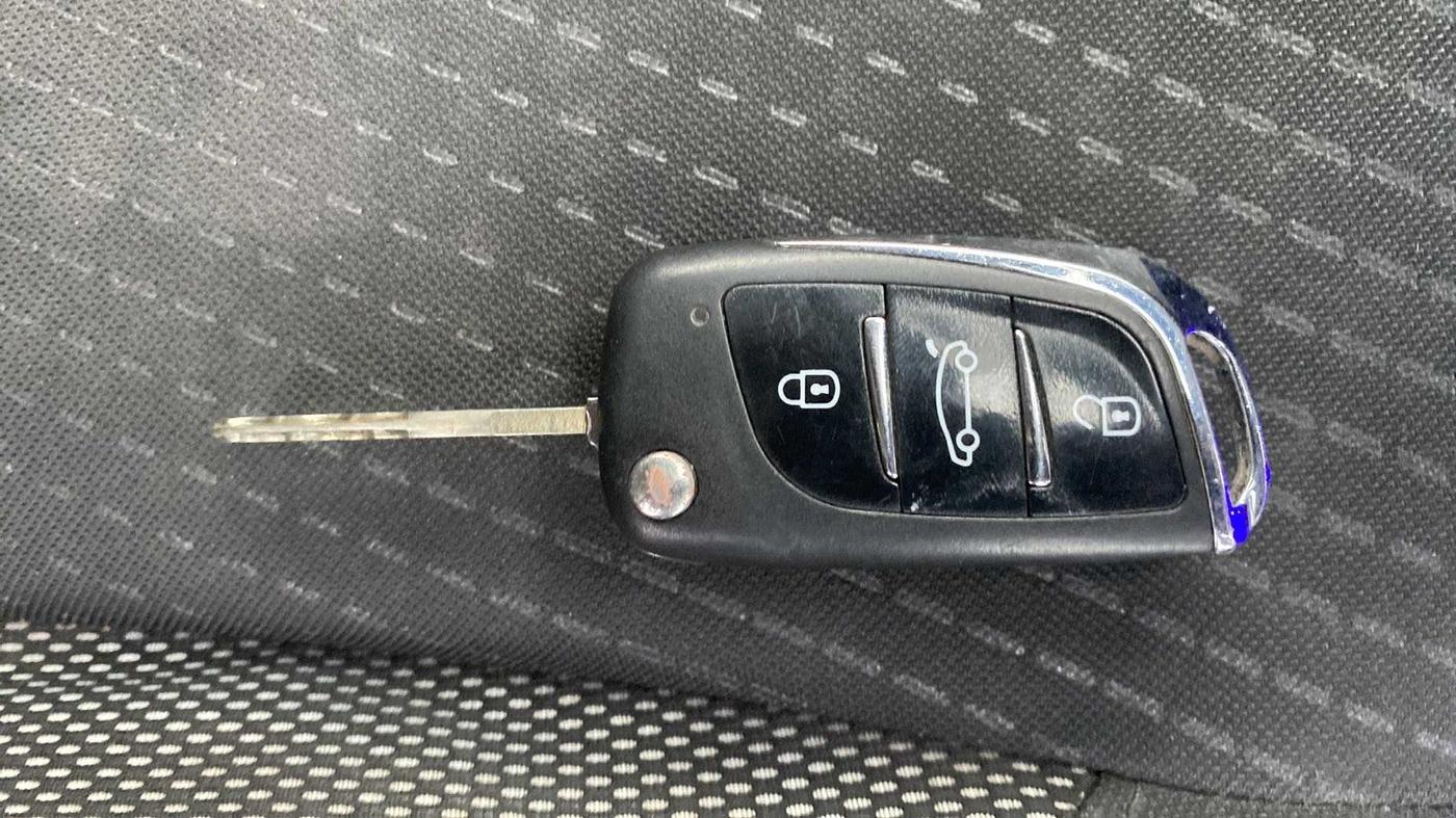2017 Honda WR-V 1.2L I-VTEC VX MT, Petrol, Manual, 86,037 km, Key Close Up