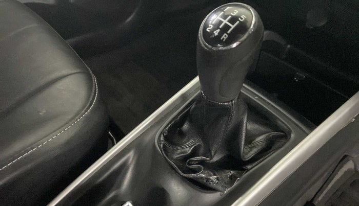 2016 Maruti Baleno DELTA PETROL 1.2, Petrol, Manual, 47,648 km, Gear lever - Boot cover slightly torn