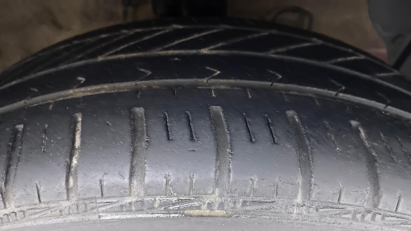 2015 Hyundai Grand i10 MAGNA 1.2 VTVT, Petrol, Manual, 42,030 km, Right Front Tyre Tread