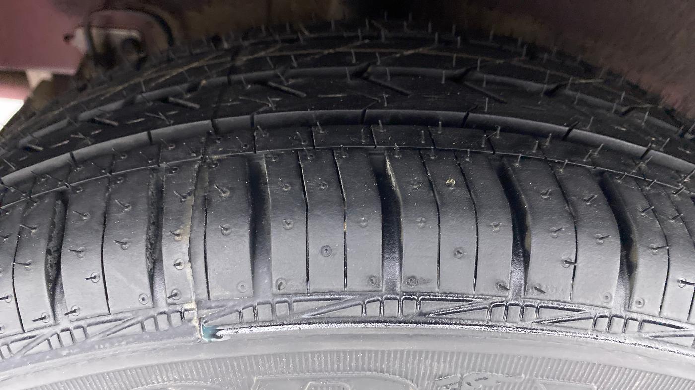 2015 Hyundai Grand i10 MAGNA 1.2 VTVT, Petrol, Manual, 42,030 km, Left Front Tyre Tread