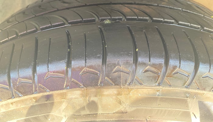 2020 Skoda Rapid 1.0 AMBITION TSI MT, Petrol, Manual, 1,27,714 km, Left Front Tyre Tread