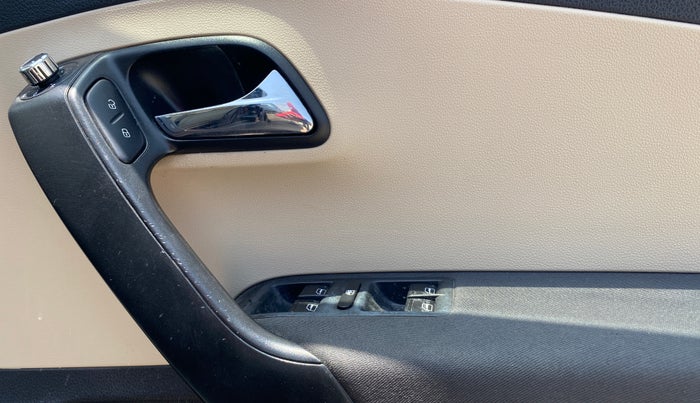 2020 Skoda Rapid 1.0 AMBITION TSI MT, Petrol, Manual, 1,27,714 km, Driver Side Door Panels Control