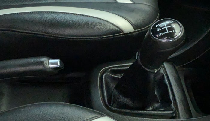 2013 Maruti Swift VXI, Petrol, Manual, 60,634 km, Gear Lever