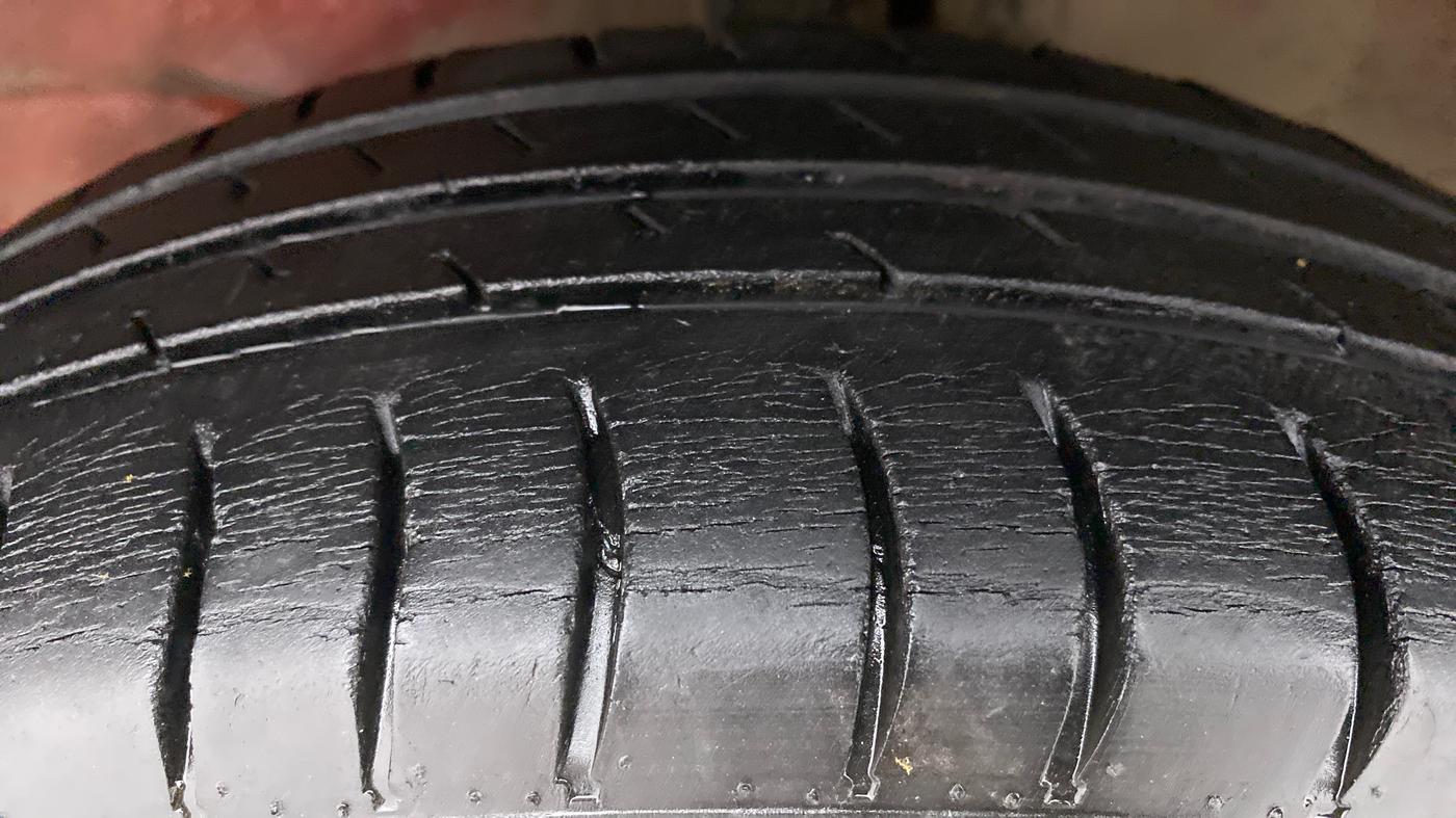 2015 Maruti Wagon R 1.0 VXI, Petrol, Manual, 64,749 km, Left Front Tyre Tread