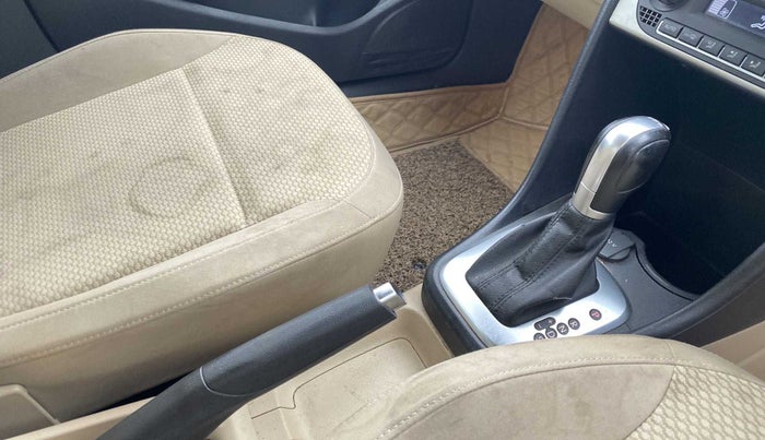 2017 Volkswagen Ameo HIGHLINE PLUS 1.5L AT 16 ALLOY, Diesel, Automatic, 81,375 km, Gear Lever