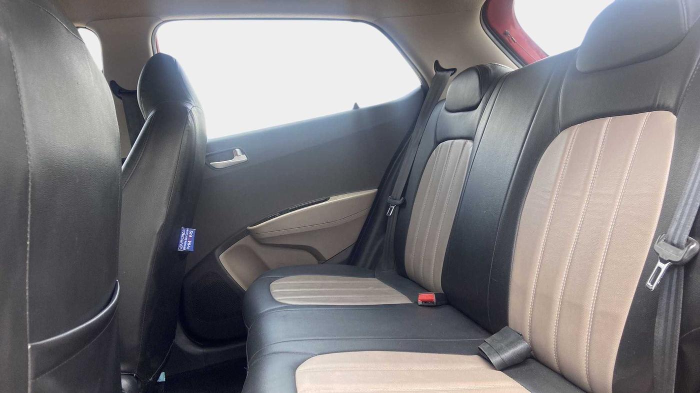2017 Hyundai Grand i10 SPORTZ (O) AT 1.2 KAPPA VTVT, Petrol, Automatic, 31,065 km, Right Side Rear Door Cabin
