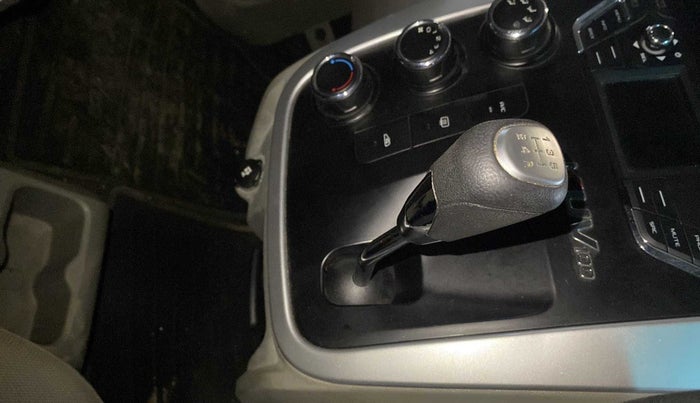 2016 Mahindra Kuv100 K8 5 STR, Petrol, Manual, 27,455 km, Gear Lever