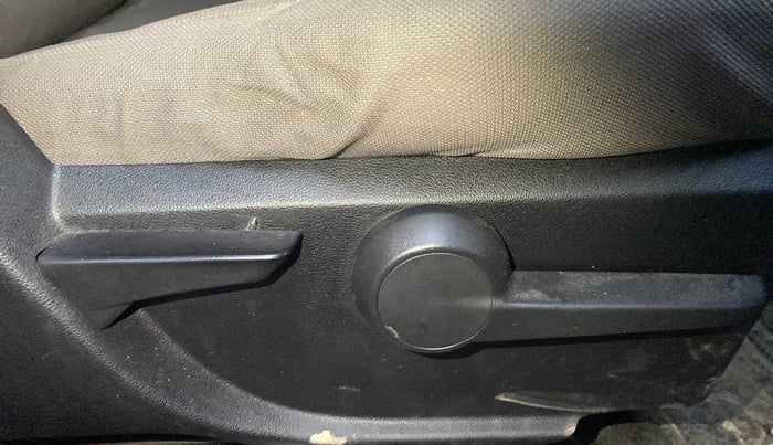 2016 Mahindra Kuv100 K8 5 STR, Petrol, Manual, 27,455 km, Driver Side Adjustment Panel