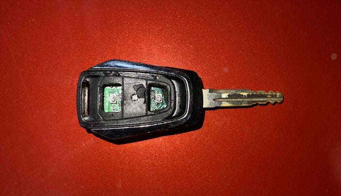 2016 Mahindra Kuv100 K8 5 STR, Petrol, Manual, 27,455 km, Key Close Up
