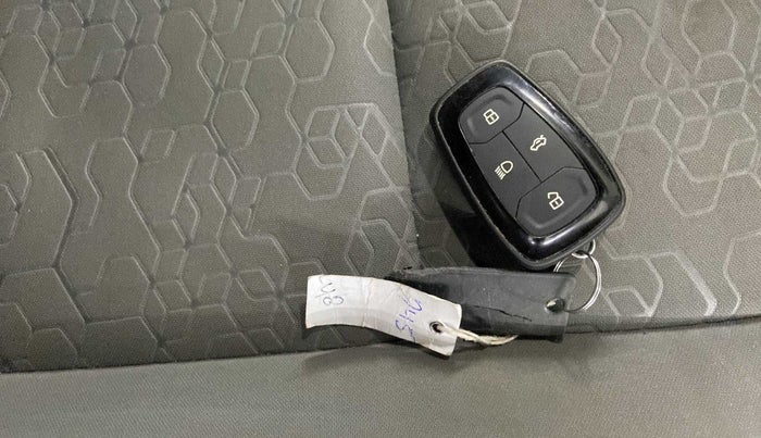 2020 Tata ALTROZ XZ PETROL, Petrol, Manual, 57,955 km, Key Close Up