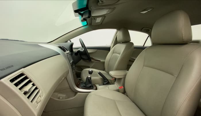 2013 Toyota Corolla Altis GL PETROL, Petrol, Manual, 1,18,123 km, Right Side Front Door Cabin