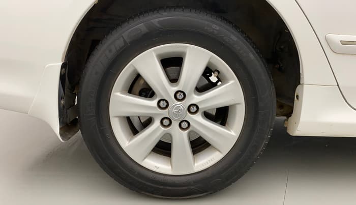 2013 Toyota Corolla Altis GL PETROL, Petrol, Manual, 1,18,123 km, Right Rear Wheel