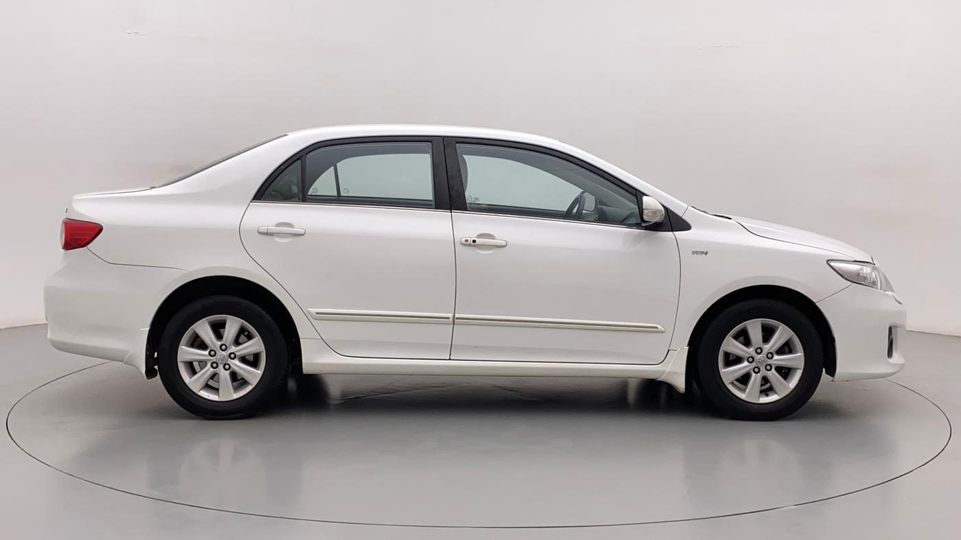2013 Toyota Corolla Altis GL PETROL, Petrol, Manual, 1,18,123 km, Right Side View