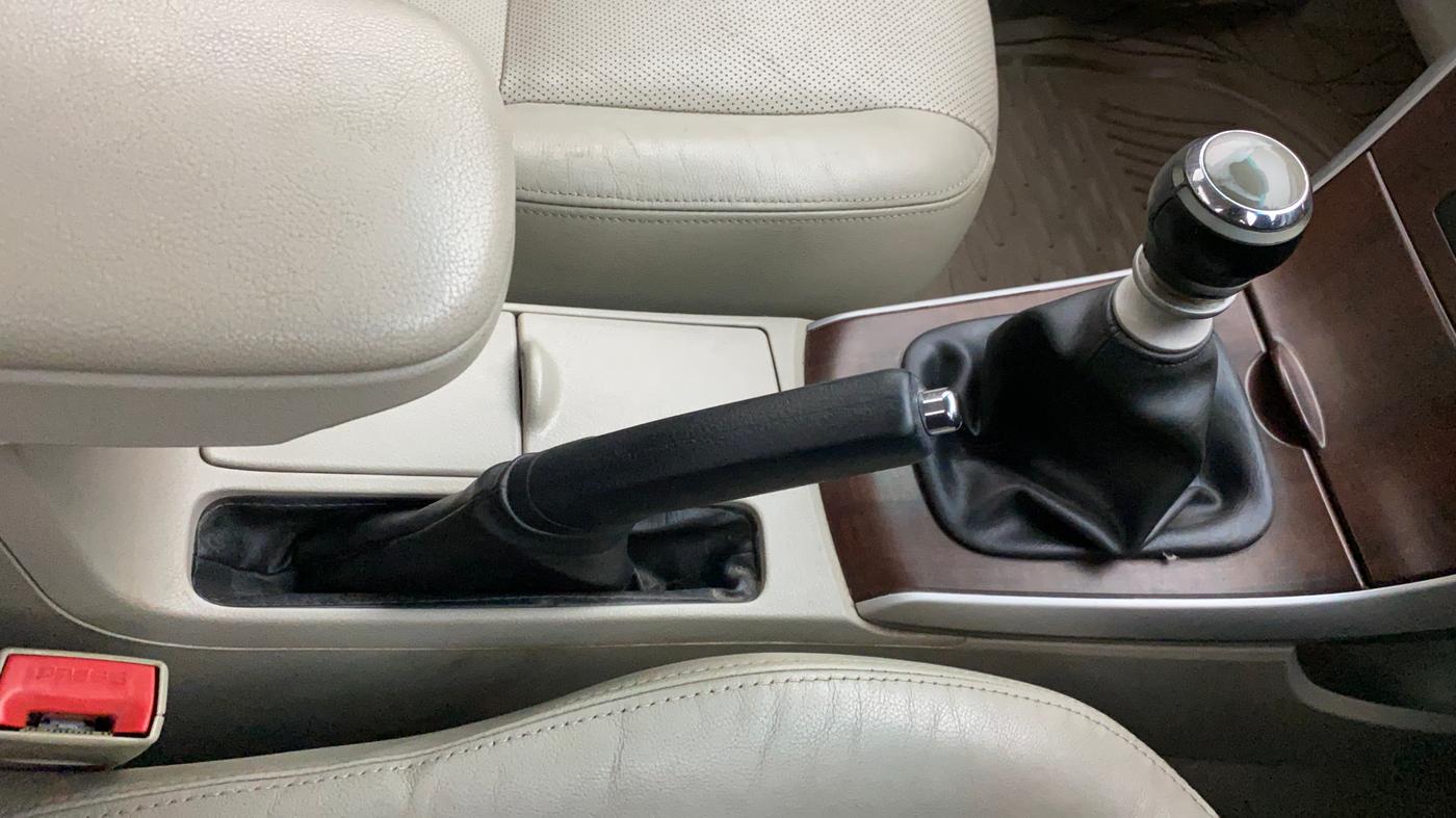 2013 Toyota Corolla Altis GL PETROL, Petrol, Manual, 1,18,123 km, Gear Lever