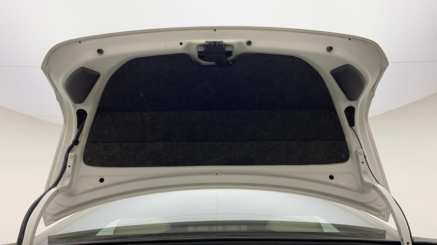 2013 Toyota Corolla Altis GL PETROL, Petrol, Manual, 1,18,123 km, Boot Door Open