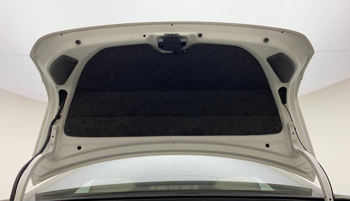 2013 Toyota Corolla Altis GL PETROL, Petrol, Manual, 1,18,123 km, Boot Door Open