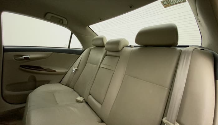 2013 Toyota Corolla Altis GL PETROL, Petrol, Manual, 1,18,123 km, Right Side Rear Door Cabin