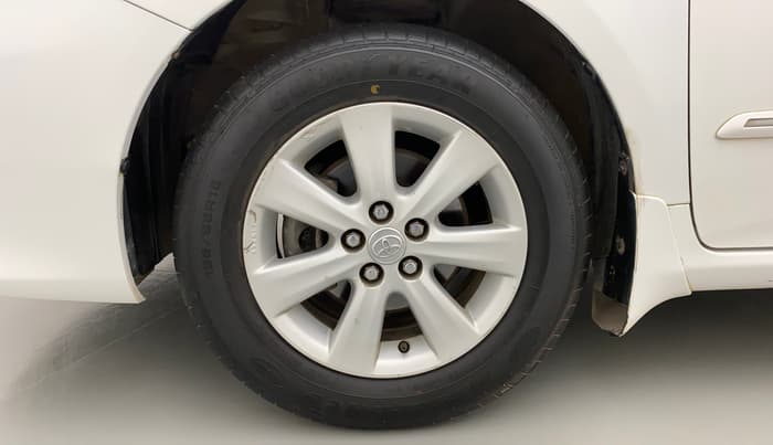 2013 Toyota Corolla Altis GL PETROL, Petrol, Manual, 1,18,123 km, Left Front Wheel