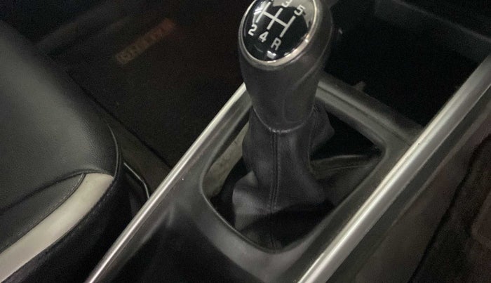 2017 Maruti Baleno ZETA PETROL 1.2, Petrol, Manual, 56,740 km, Gear lever - Boot cover slightly torn