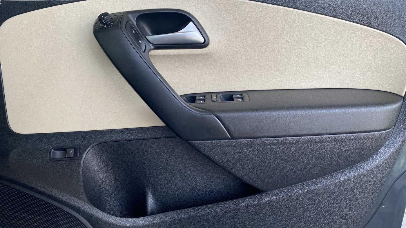2020 Volkswagen Vento HIGHLINE PLUS 1.0L TSI, Petrol, Manual, 42,650 km, Driver Side Door Panels Control