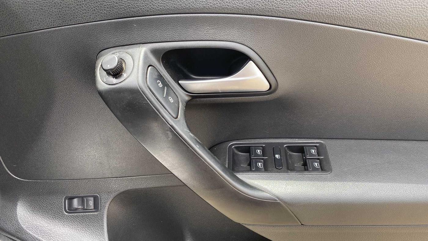 2019 Volkswagen Vento HIGHLINE PLUS 1.2 AT 16 ALLOY, Petrol, Automatic, 45,744 km, Driver Side Door Panels Control