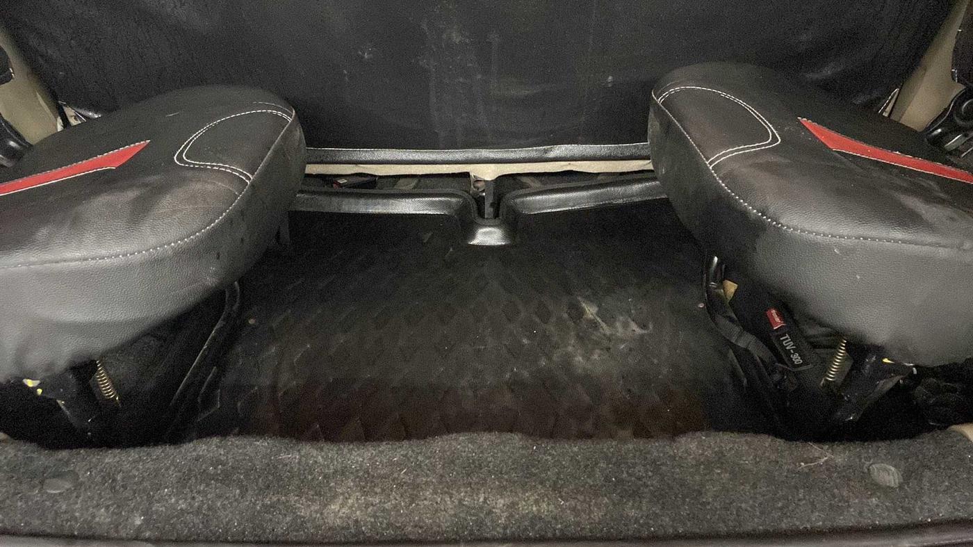 2019 Mahindra TUV300 T8, Diesel, Manual, 30,227 km, Boot Inside