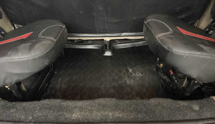 2019 Mahindra TUV300 T8, Diesel, Manual, 30,227 km, Boot Inside