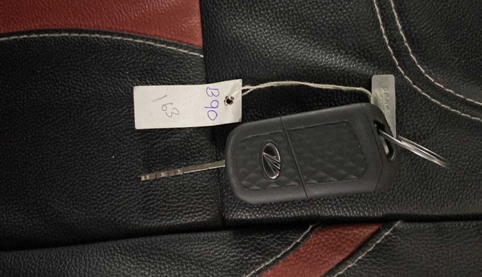 2019 Mahindra TUV300 T8, Diesel, Manual, 30,227 km, Key Close Up