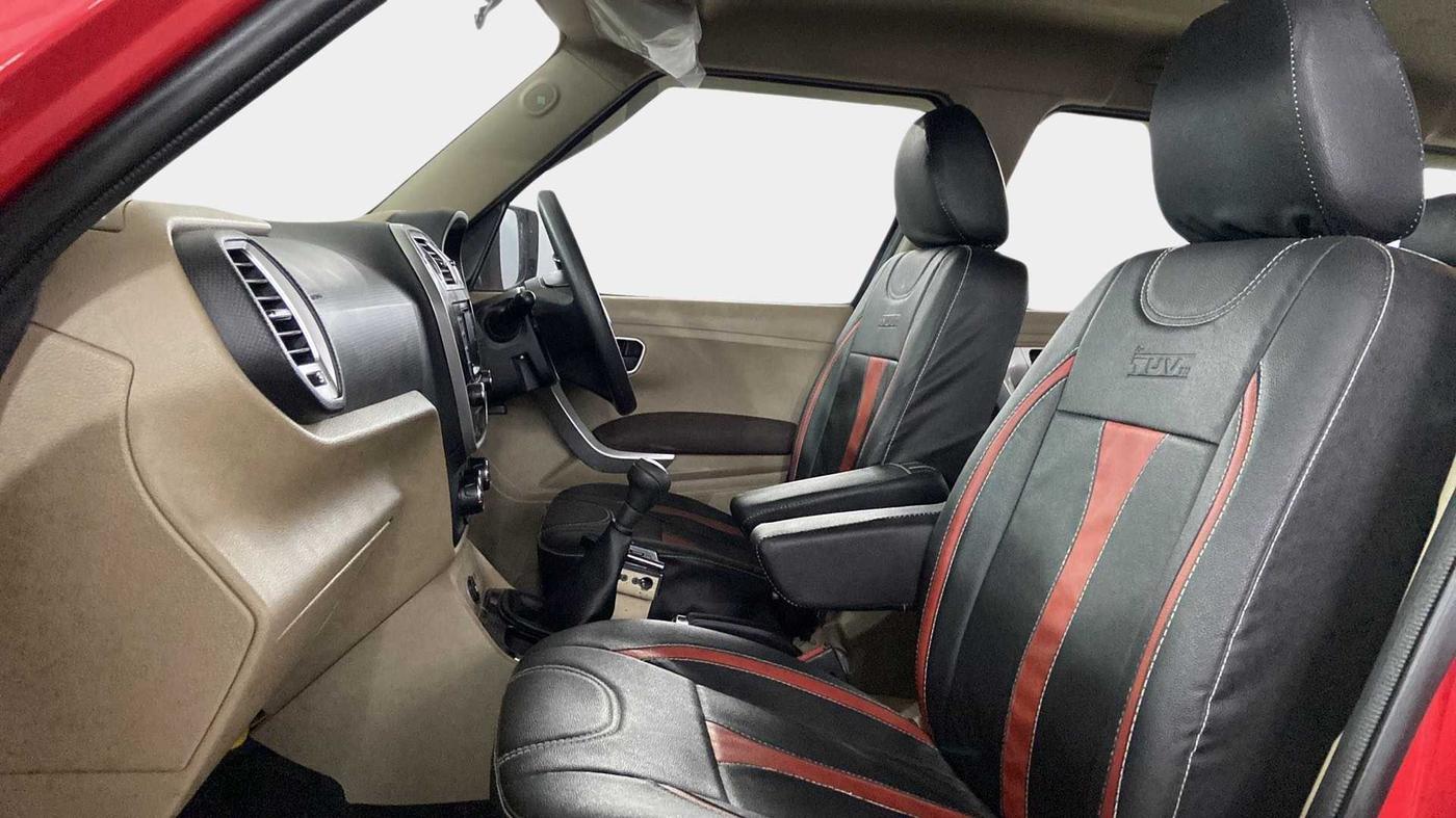 2019 Mahindra TUV300 T8, Diesel, Manual, 30,227 km, Right Side Front Door Cabin