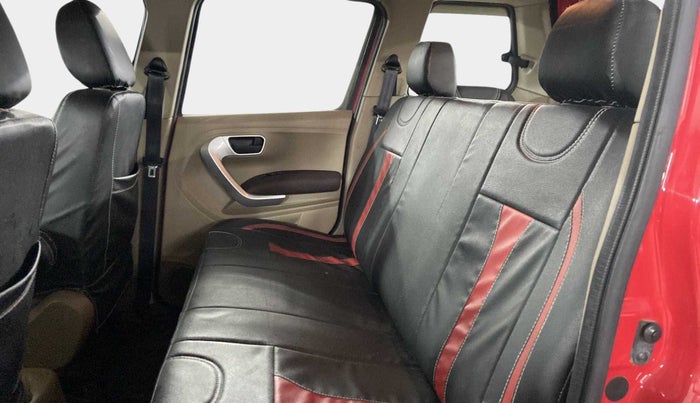 2019 Mahindra TUV300 T8, Diesel, Manual, 30,227 km, Right Side Rear Door Cabin