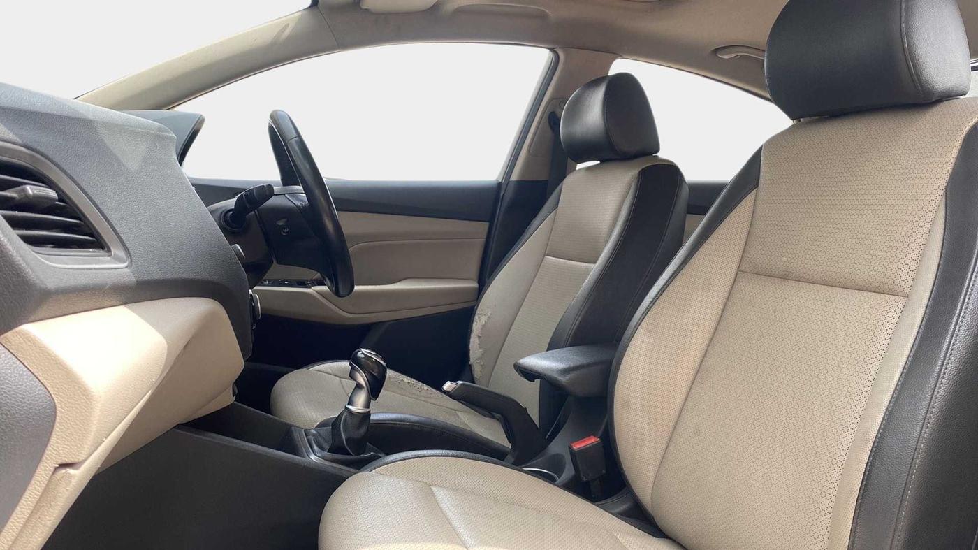 2017 Hyundai Verna 1.6 SX (O) CRDI MT, Diesel, Manual, 39,217 km, Right Side Front Door Cabin
