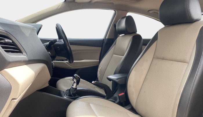 2017 Hyundai Verna 1.6 SX (O) CRDI MT, Diesel, Manual, 39,217 km, Right Side Front Door Cabin