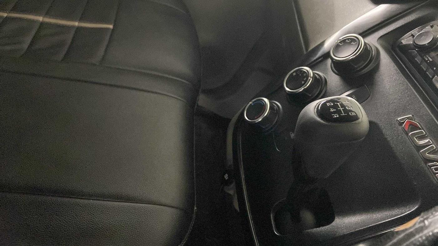 2016 Mahindra Kuv100 K4 6 STR, Petrol, Manual, 53,367 km, Gear Lever