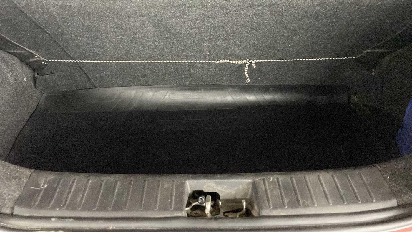 2016 Mahindra Kuv100 K4 6 STR, Petrol, Manual, 53,367 km, Boot Inside