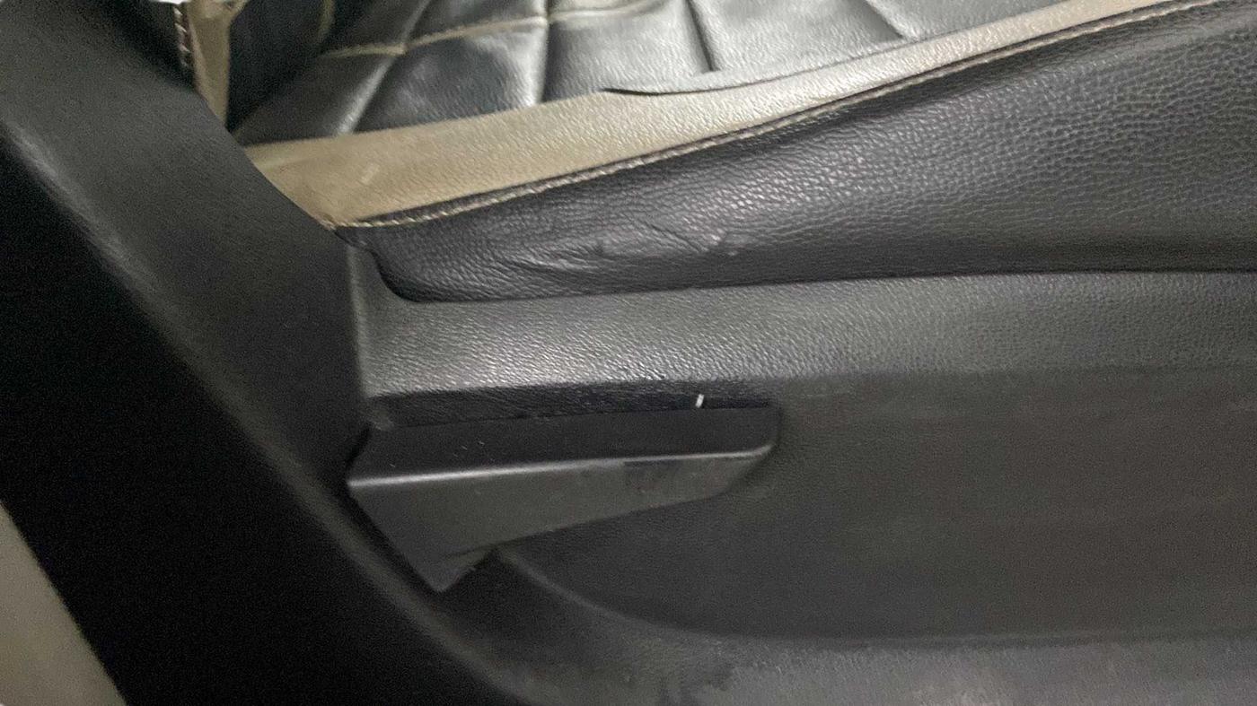 2016 Mahindra Kuv100 K4 6 STR, Petrol, Manual, 53,367 km, Driver Side Adjustment Panel