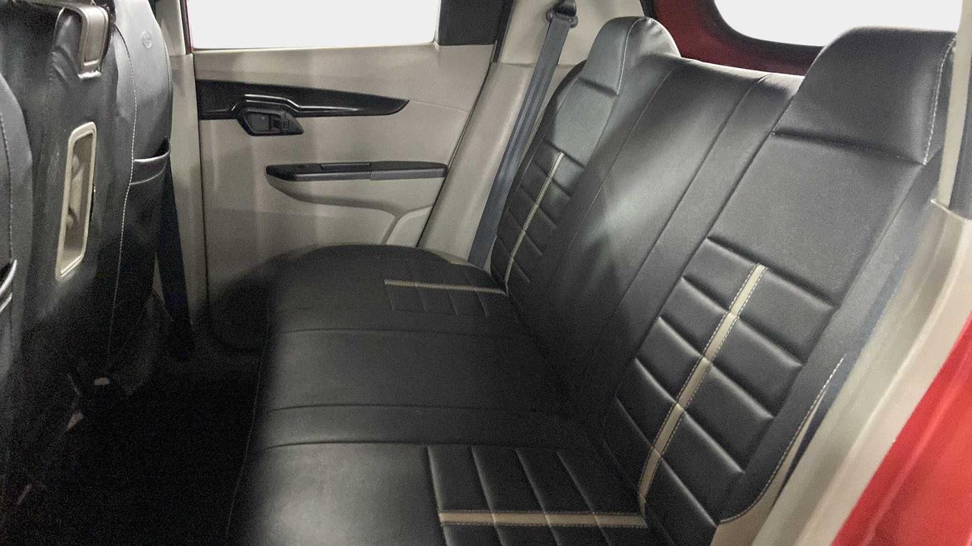 2016 Mahindra Kuv100 K4 6 STR, Petrol, Manual, 53,367 km, Right Side Rear Door Cabin