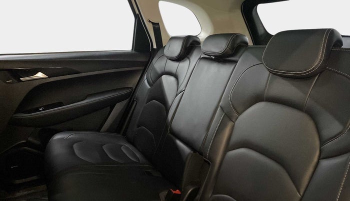 2019 MG HECTOR SHARP 1.5 DCT PETROL, Petrol, Automatic, 31,685 km, Right Side Rear Door Cabin