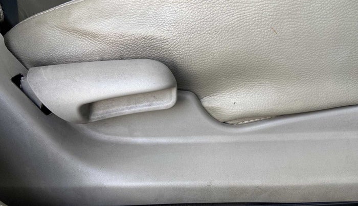 2016 Maruti Celerio VXI, Petrol, Manual, 92,707 km, Driver Side Adjustment Panel