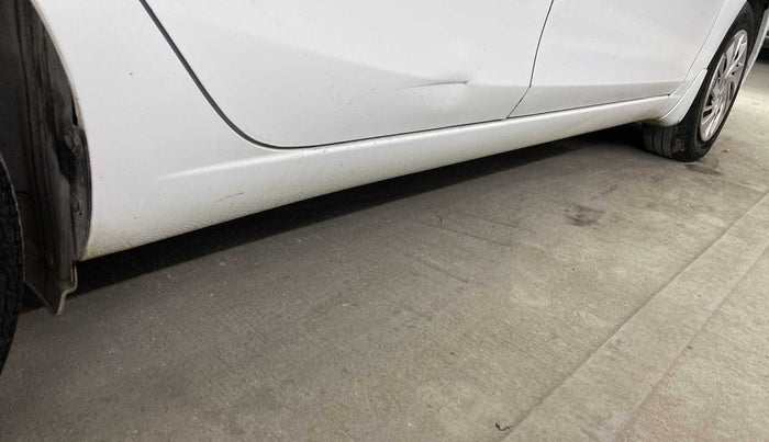 2018 Maruti Ciaz SIGMA DIESEL 1.3, Diesel, Manual, 98,779 km, Right running board - Minor scratches
