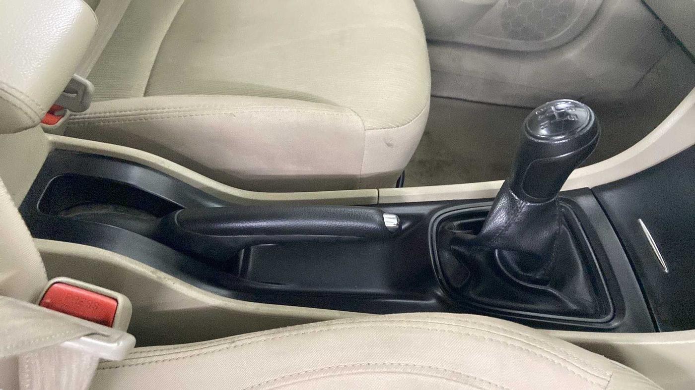 2018 Maruti Ciaz SIGMA DIESEL 1.3, Diesel, Manual, 98,779 km, Gear Lever