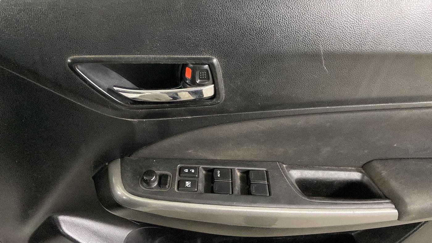 2018 Maruti Swift ZXI AMT, Petrol, Automatic, 1,11,791 km, Driver Side Door Panels Control