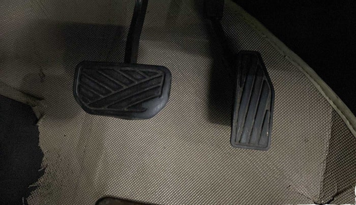 2018 Maruti Swift ZXI AMT, Petrol, Automatic, 1,11,791 km, Pedals