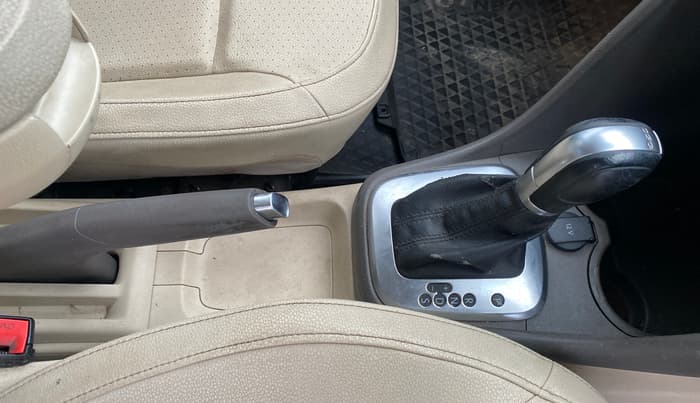 2015 Volkswagen Vento HIGHLINE PETROL AT, Petrol, Automatic, 97,759 km, Gear Lever