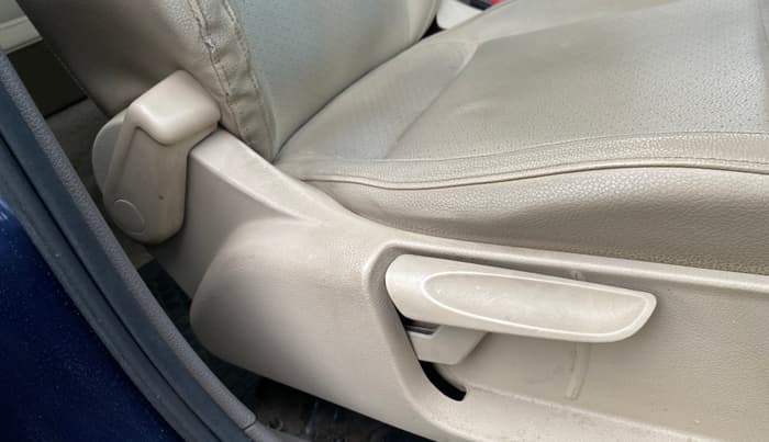 2015 Volkswagen Vento HIGHLINE PETROL AT, Petrol, Automatic, 97,759 km, Driver Side Adjustment Panel